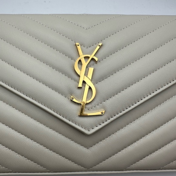 CLASSIC CASSANDRE CHAIN WALLET IN GRAIN DE POUDRE LEATHER - Picture 8 of 9